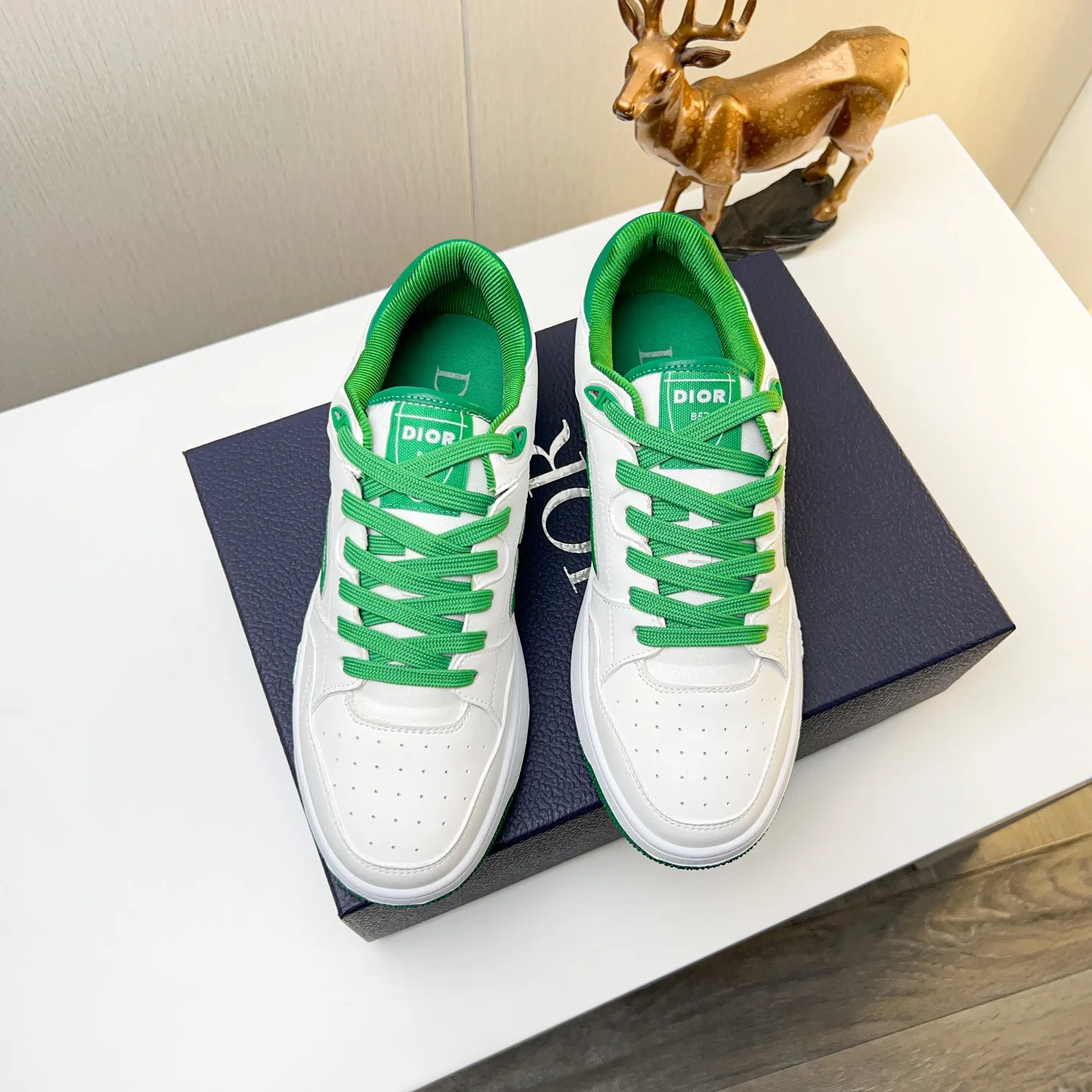 Factory price: 420💰Dior B57 low-top sneakers 2025 spring men's series new product launch [Celebrate][Celebrate][Celebrate], reinterpret basketball shoe design and become Dior's classic single product [strong][strong][strong], carefully crafted in black and cream white smooth cowhide, with beige suede, leather C shown on the side D logo, tongue, sole and back side are decorated with various distinctive details to enhance the style[666][666], while eyelet details, topstitching and rubber panels highlight the dynamic charm of its athletic style[strong][strong][strong]. It has a two-color rubber sole, which can be matched with various clothing to create a refined look. Size: 38 to 44, customized 45